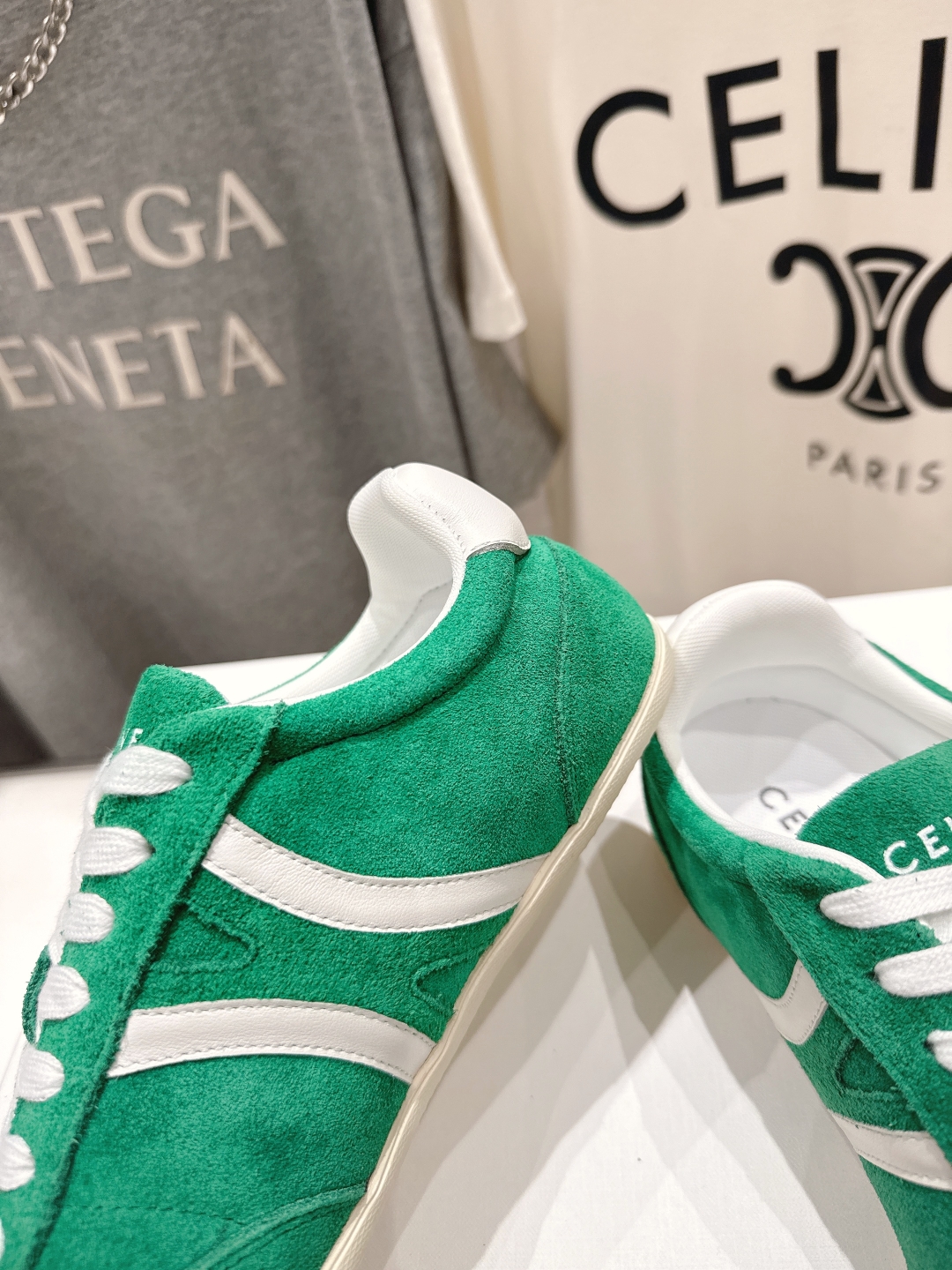 高版本出厂  
 CELINE*思琳赛琳 2025ss新款徽标系带休闲运动鞋 小白鞋
简单舒服，干净利落