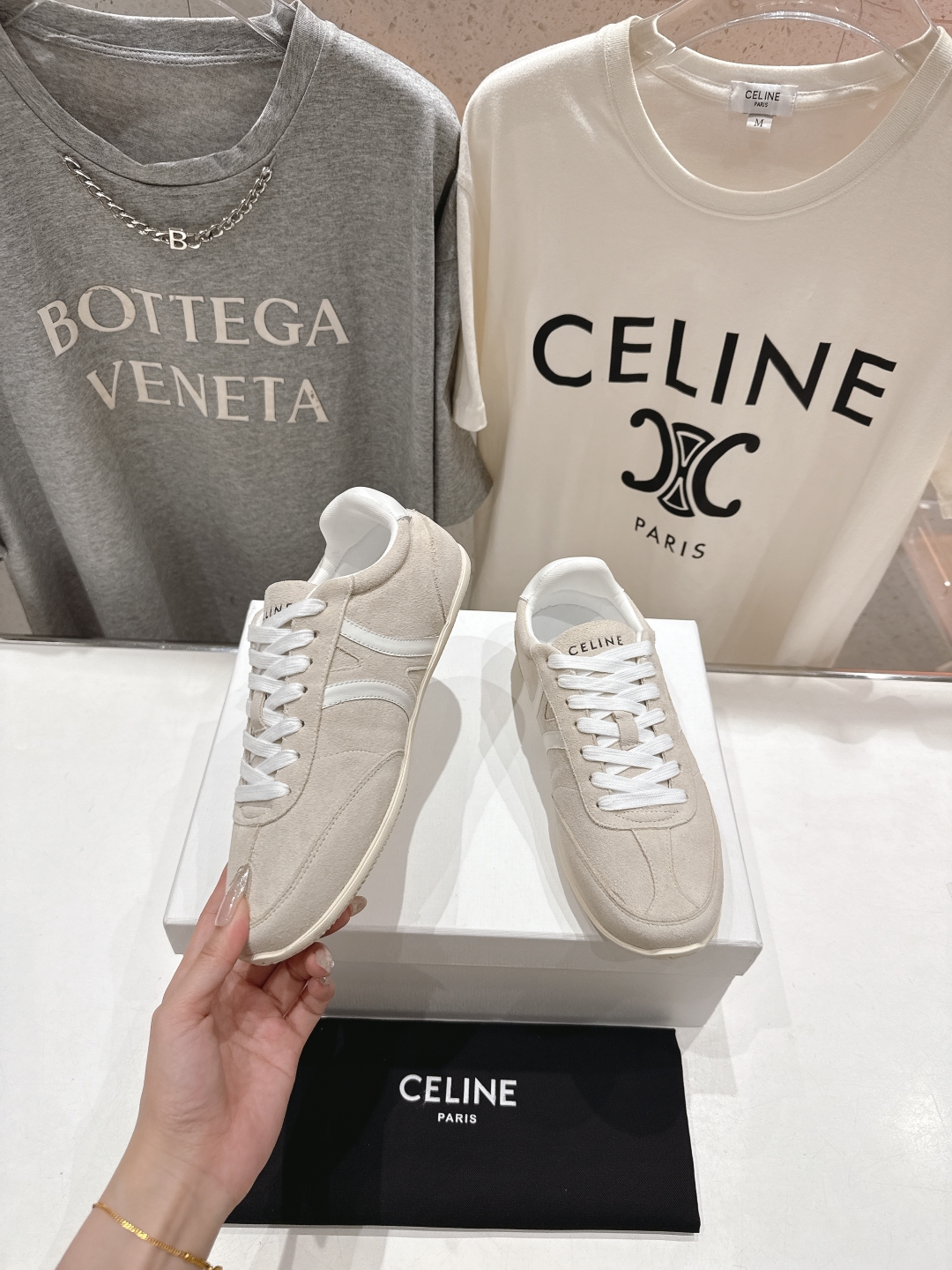 高版本出厂  
 CELINE*思琳赛琳 2025ss新款徽标系带休闲运动鞋 小白鞋
简单舒服，干净利落