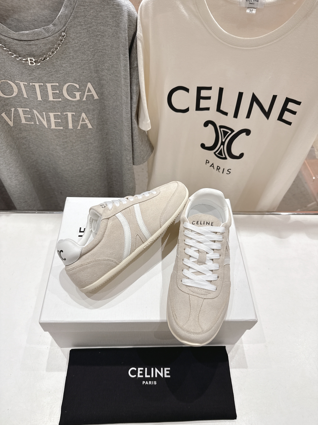 高版本出厂  
 CELINE*思琳赛琳 2025ss新款徽标系带休闲运动鞋 小白鞋
简单舒服，干净利落