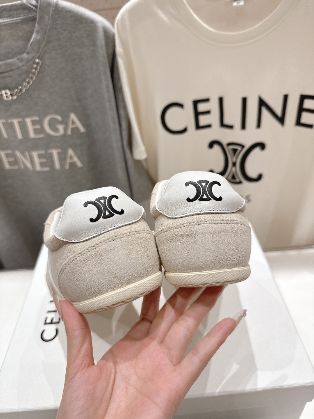 高版本出厂  
 CELINE*思琳赛琳 2025ss新款徽标系带休闲运动鞋 小白鞋
简单舒服，干净利落