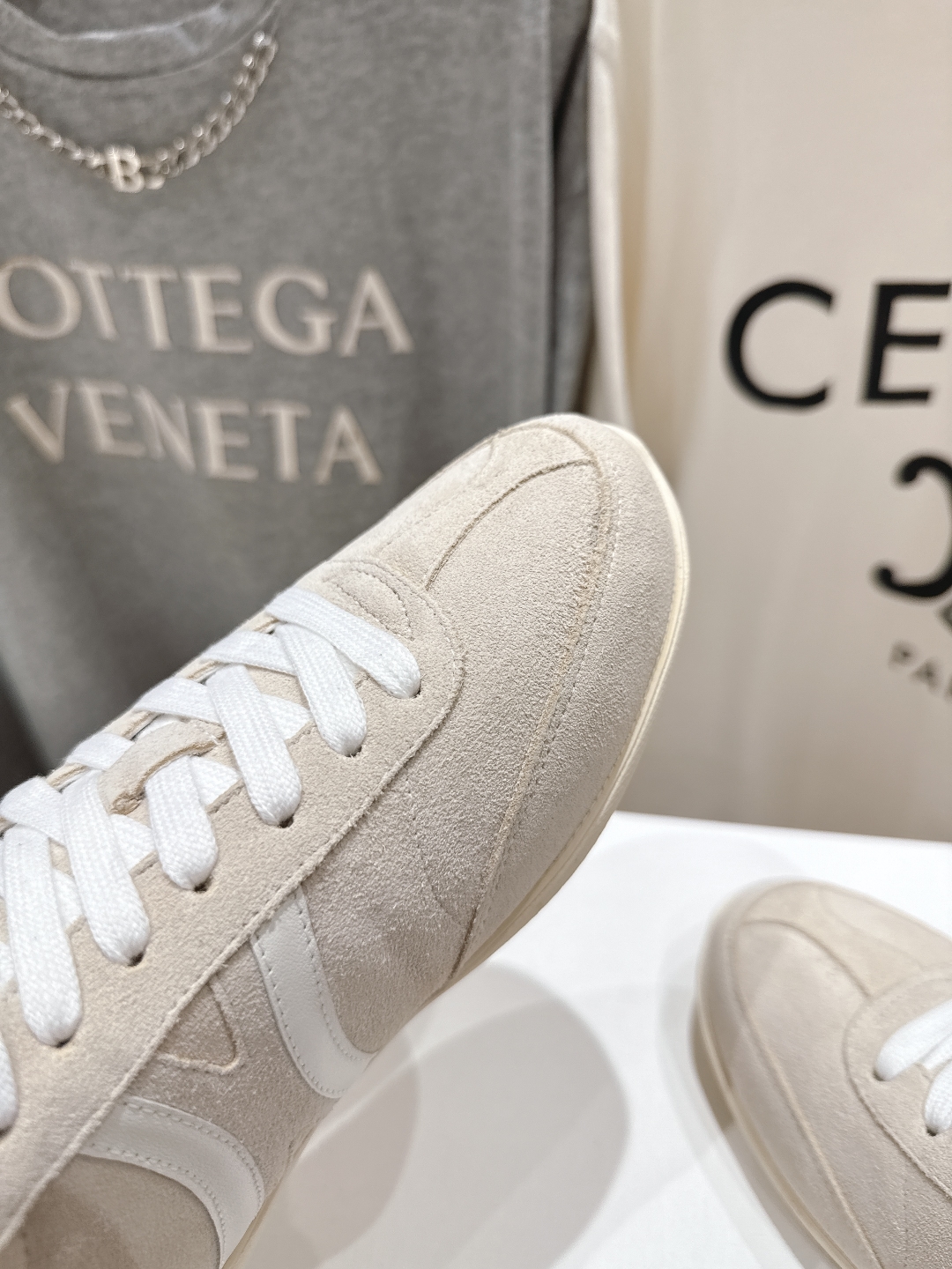 高版本出厂  
 CELINE*思琳赛琳 2025ss新款徽标系带休闲运动鞋 小白鞋
简单舒服，干净利落