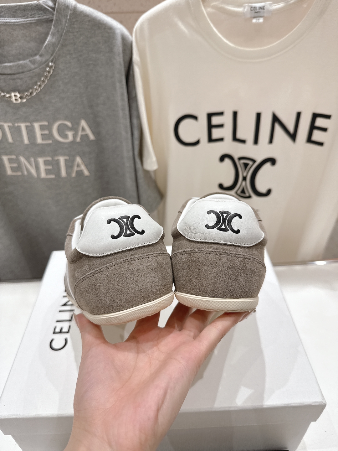 高版本出厂  
 CELINE*思琳赛琳 2025ss新款徽标系带休闲运动鞋 小白鞋
简单舒服，干净利落