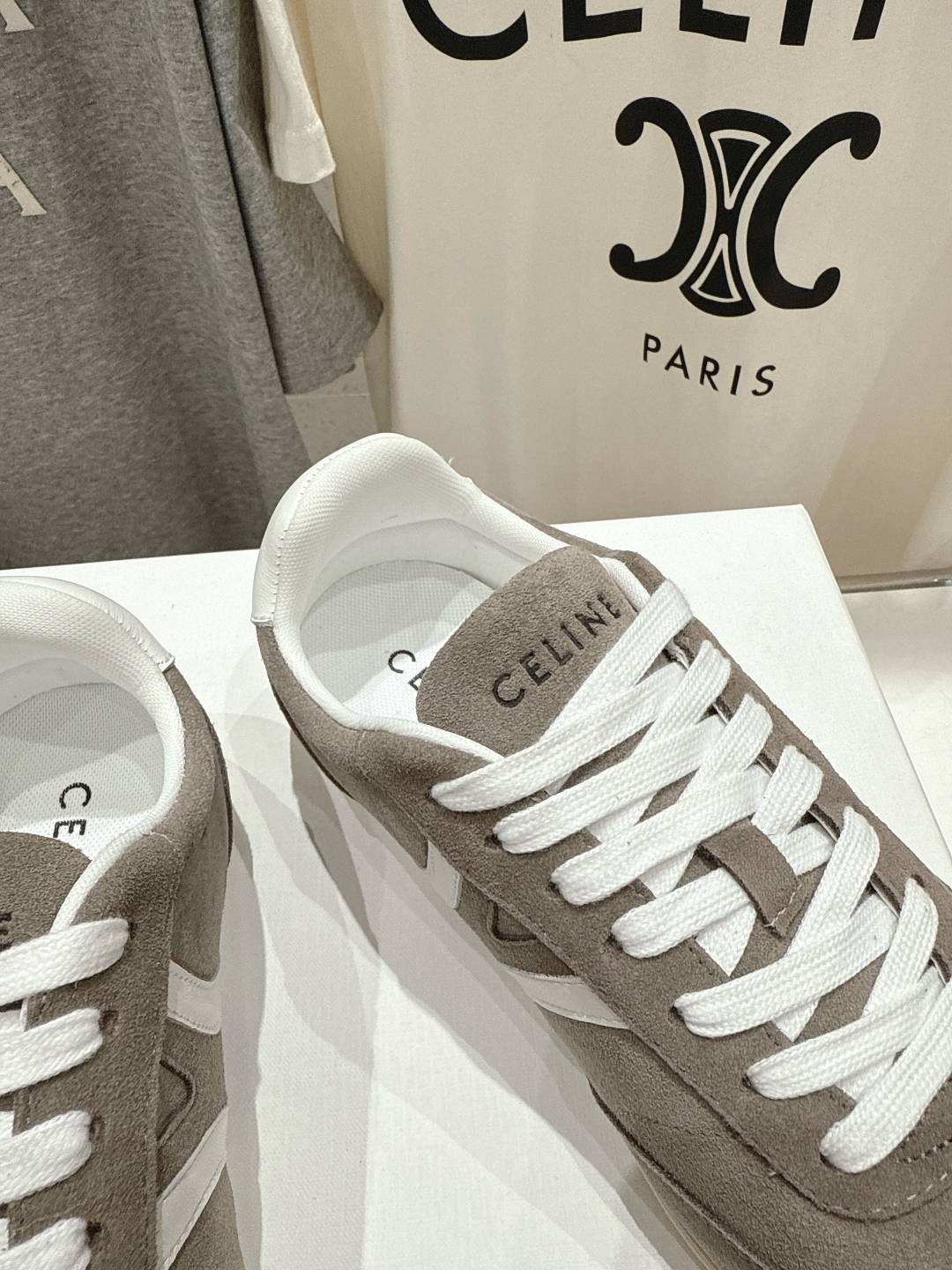 高版本出厂  
 CELINE*思琳赛琳 2025ss新款徽标系带休闲运动鞋 小白鞋
简单舒服，干净利落