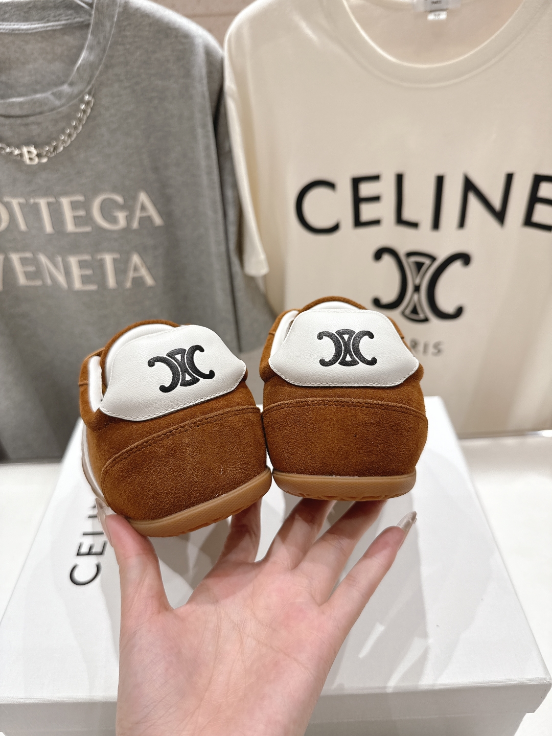 高版本出厂  
 CELINE*思琳赛琳 2025ss新款徽标系带休闲运动鞋 小白鞋
简单舒服，干净利落