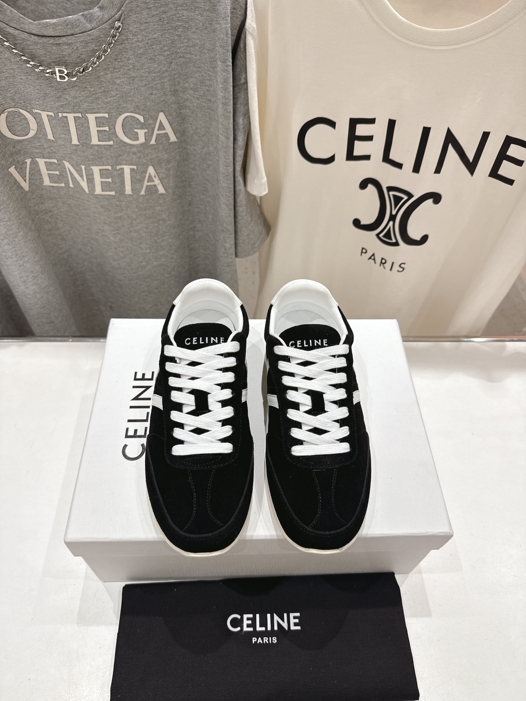 高版本出厂  
 CELINE*思琳赛琳 2025ss新款徽标系带休闲运动鞋 小白鞋
简单舒服，干净利落