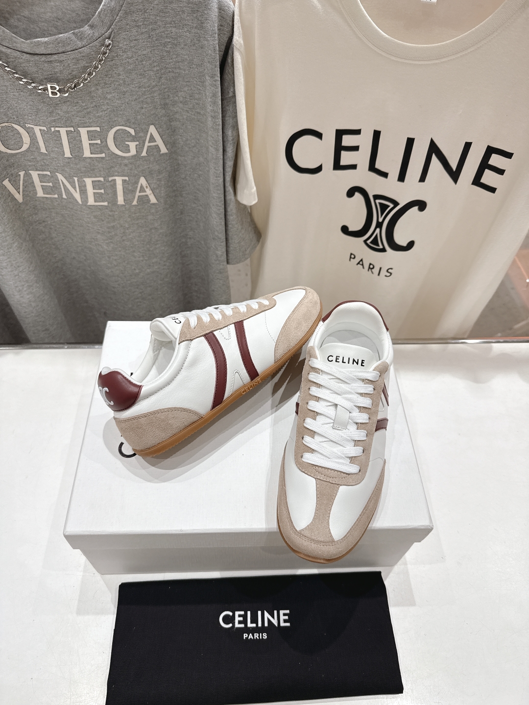 高版本出厂  
 CELINE*思琳赛琳 2025ss新款徽标系带休闲运动鞋 小白鞋
简单舒服，干净利落