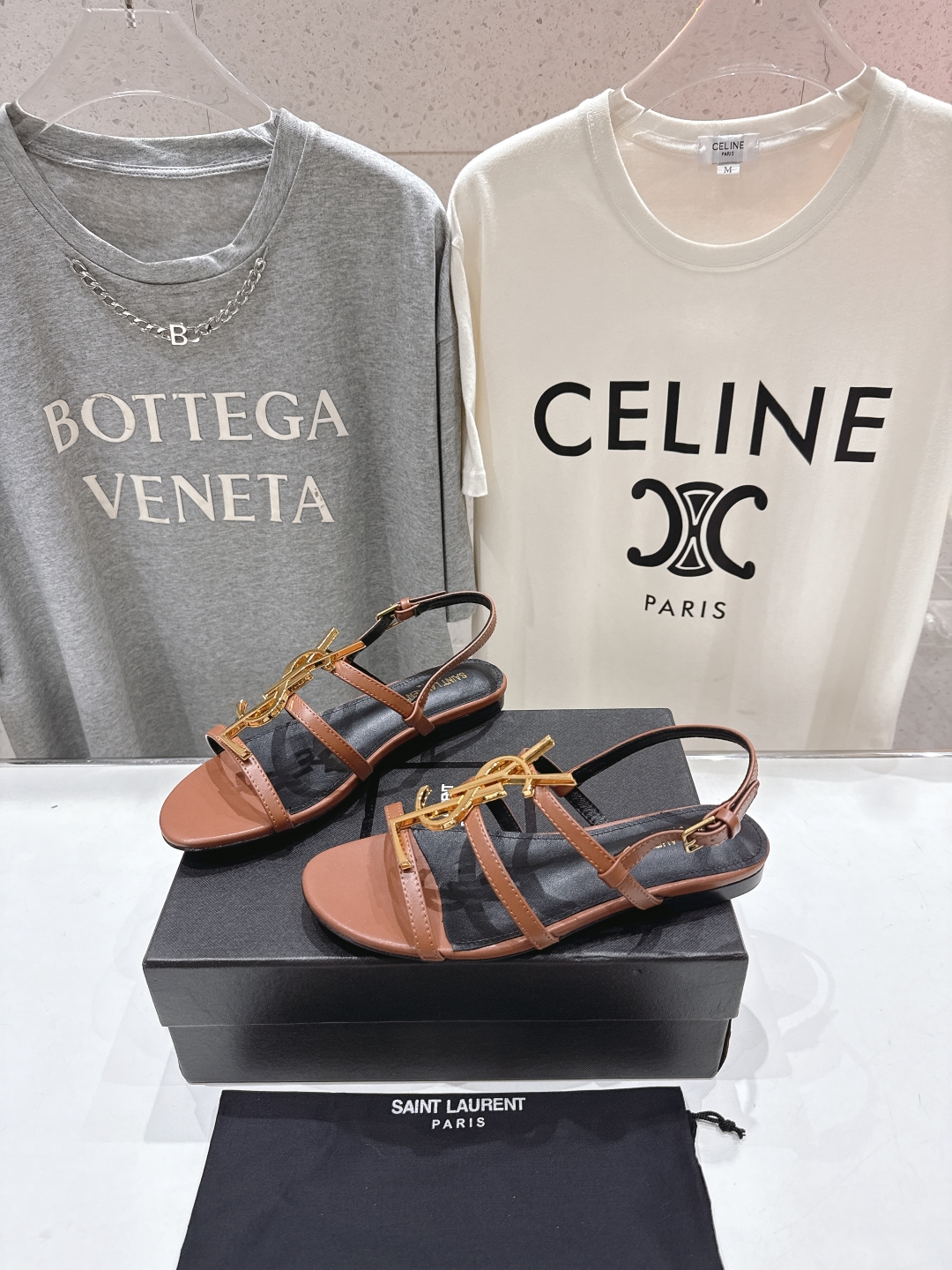 高版本出厂
 SAINT LAURENT*～圣罗兰ysl 25ss夏季全新走秀款平底凉鞋·全新鞋型

唯