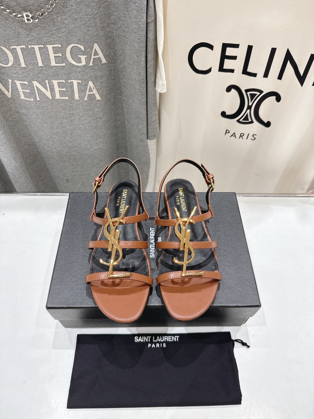 高版本出厂
 SAINT LAURENT*～圣罗兰ysl 25ss夏季全新走秀款平底凉鞋·全新鞋型

唯