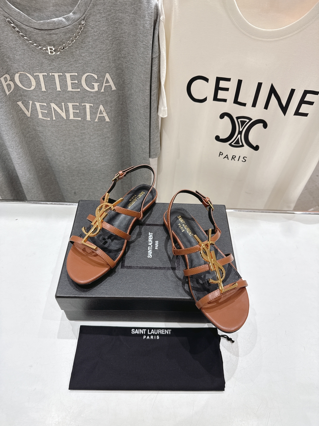 高版本出厂
 SAINT LAURENT*～圣罗兰ysl 25ss夏季全新走秀款平底凉鞋·全新鞋型

唯
