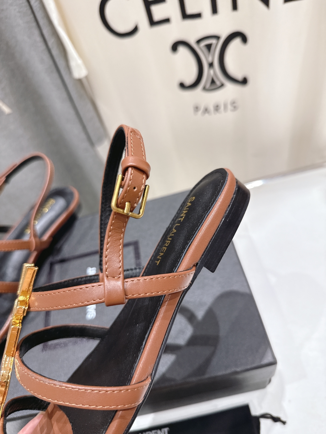 高版本出厂
 SAINT LAURENT*～圣罗兰ysl 25ss夏季全新走秀款平底凉鞋·全新鞋型

唯