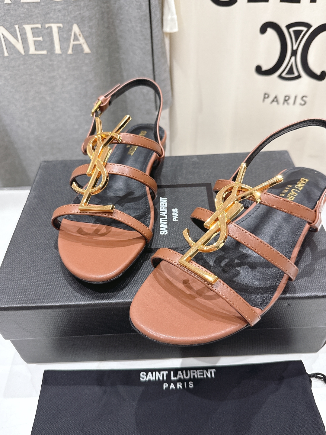 高版本出厂
 SAINT LAURENT*～圣罗兰ysl 25ss夏季全新走秀款平底凉鞋·全新鞋型

唯