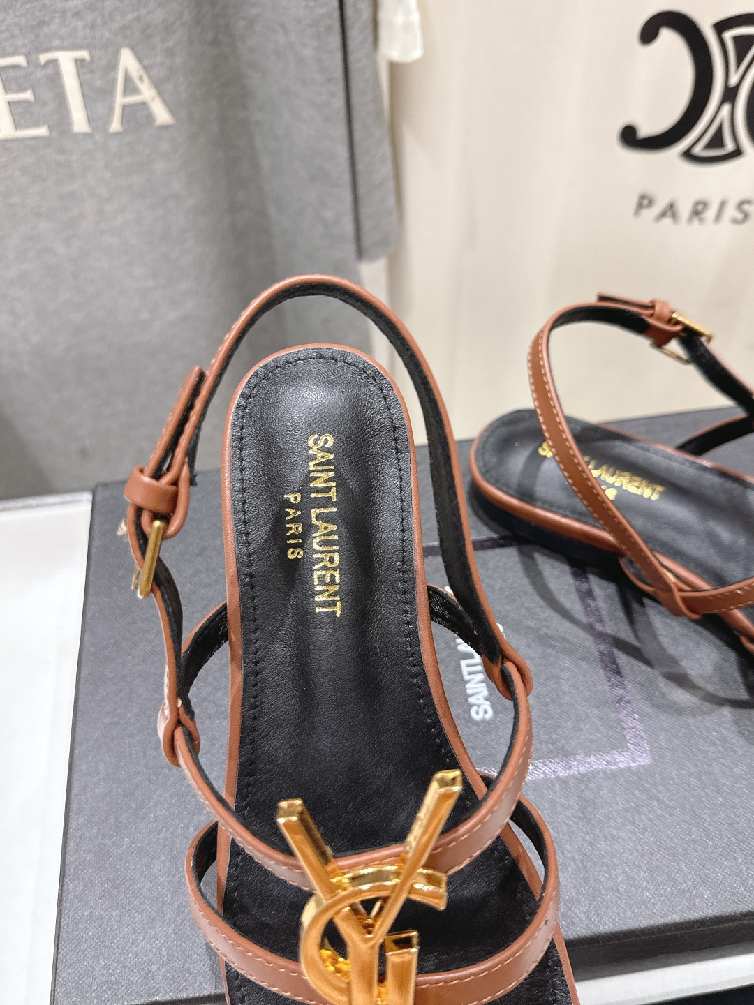 高版本出厂
 SAINT LAURENT*～圣罗兰ysl 25ss夏季全新走秀款平底凉鞋·全新鞋型

唯