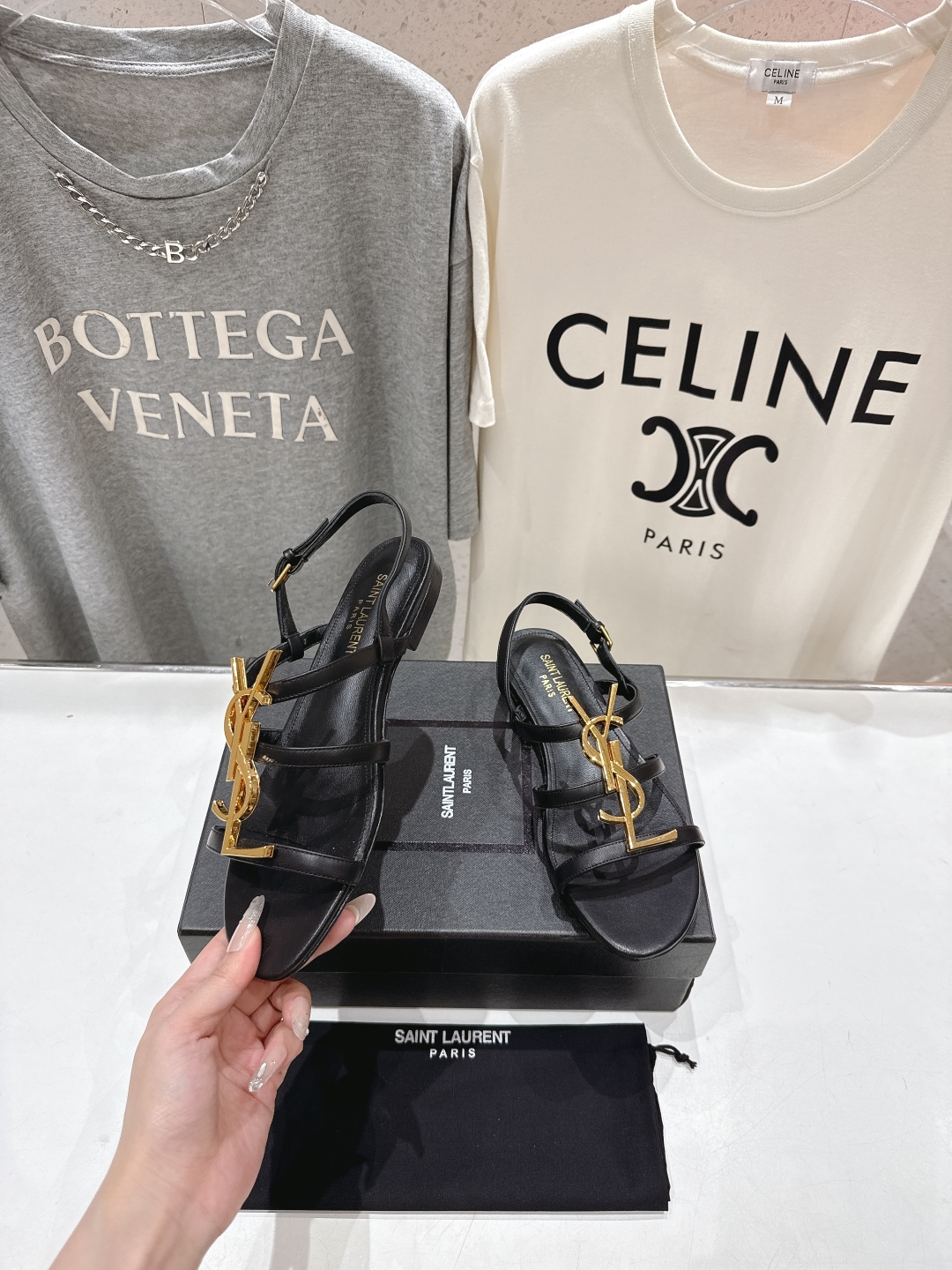 高版本出厂
 SAINT LAURENT*～圣罗兰ysl 25ss夏季全新走秀款平底凉鞋·全新鞋型

唯