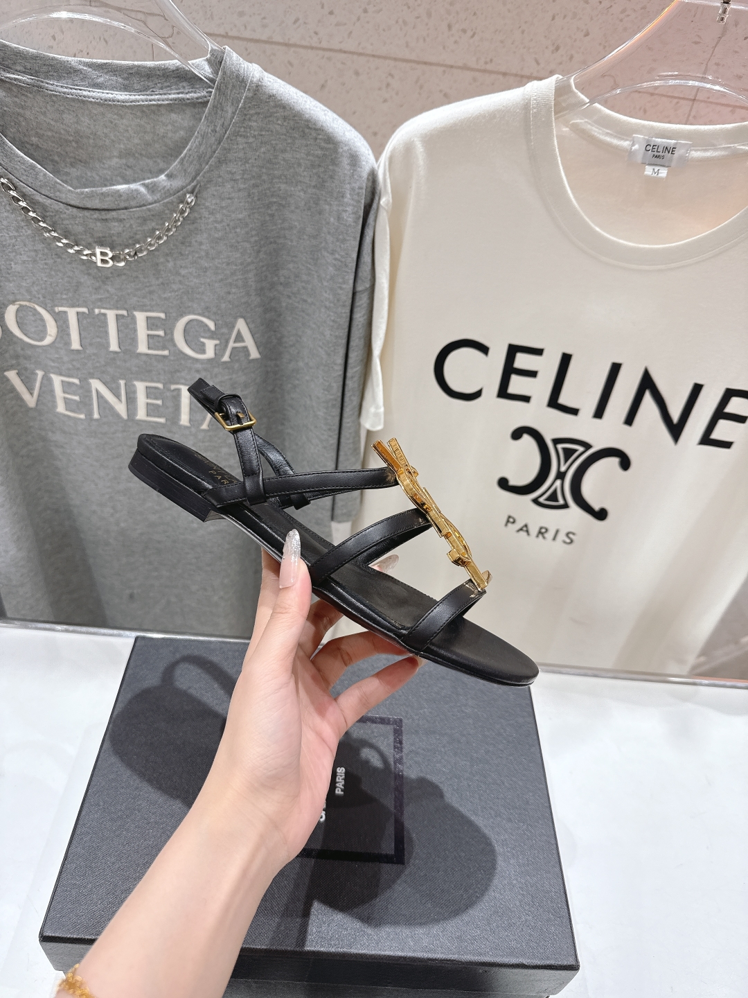 高版本出厂
 SAINT LAURENT*～圣罗兰ysl 25ss夏季全新走秀款平底凉鞋·全新鞋型

唯