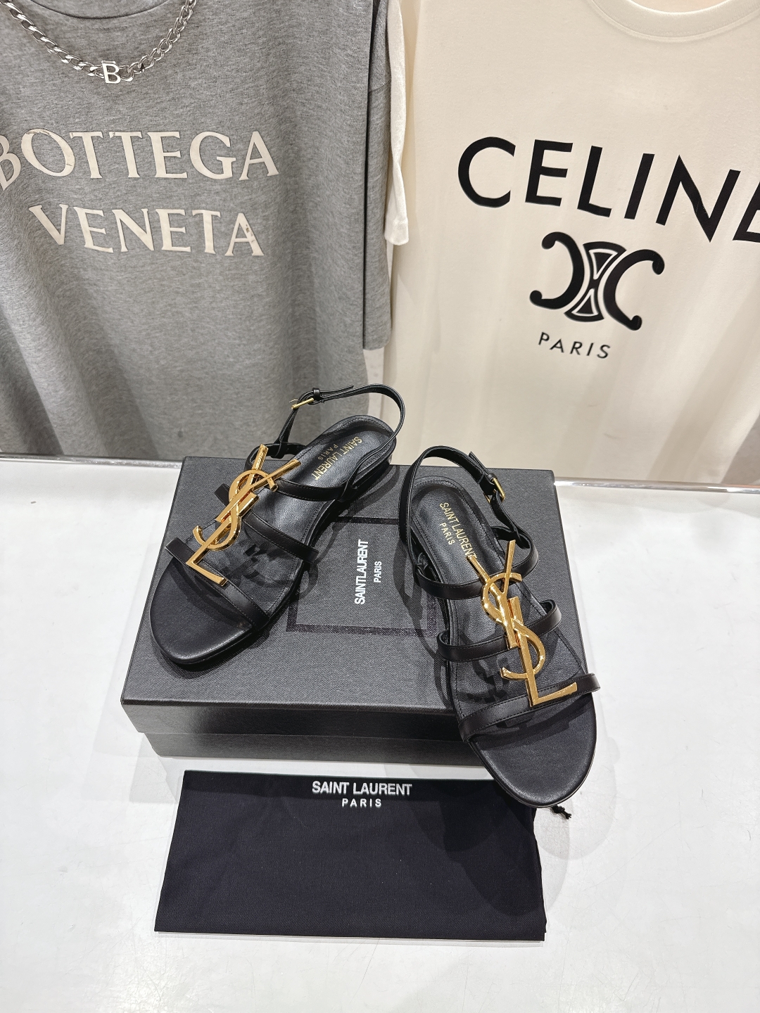 高版本出厂
 SAINT LAURENT*～圣罗兰ysl 25ss夏季全新走秀款平底凉鞋·全新鞋型

唯