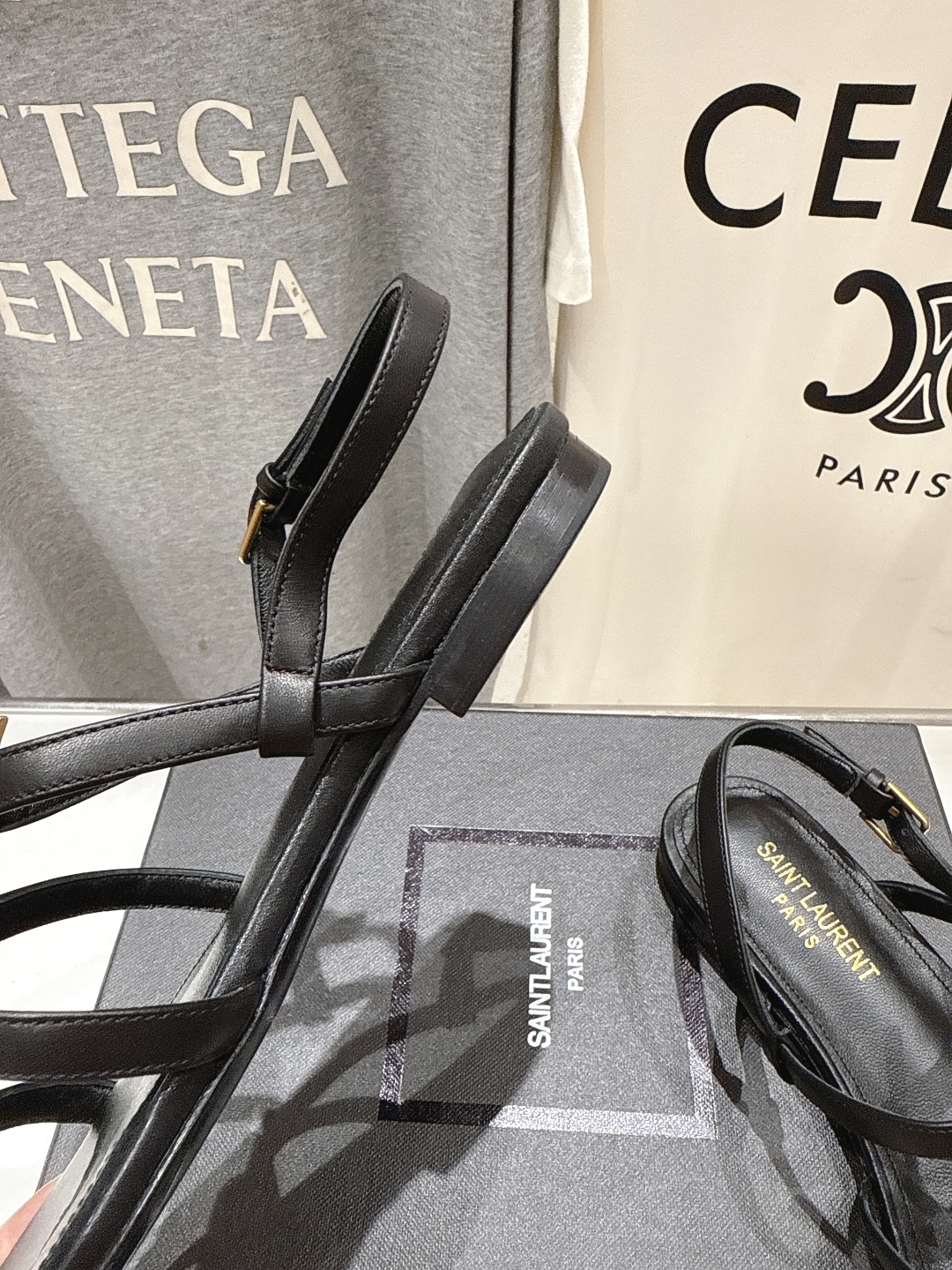 高版本出厂
 SAINT LAURENT*～圣罗兰ysl 25ss夏季全新走秀款平底凉鞋·全新鞋型

唯