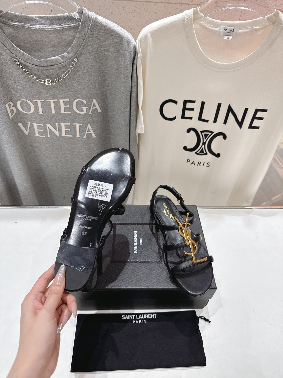 高版本出厂
 SAINT LAURENT*～圣罗兰ysl 25ss夏季全新走秀款平底凉鞋·全新鞋型

唯