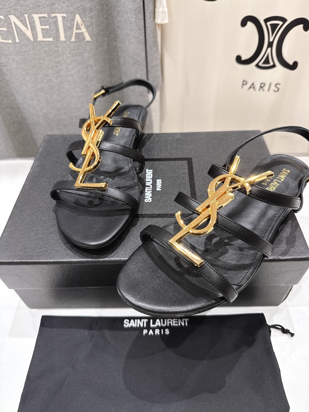高版本出厂
 SAINT LAURENT*～圣罗兰ysl 25ss夏季全新走秀款平底凉鞋·全新鞋型

唯