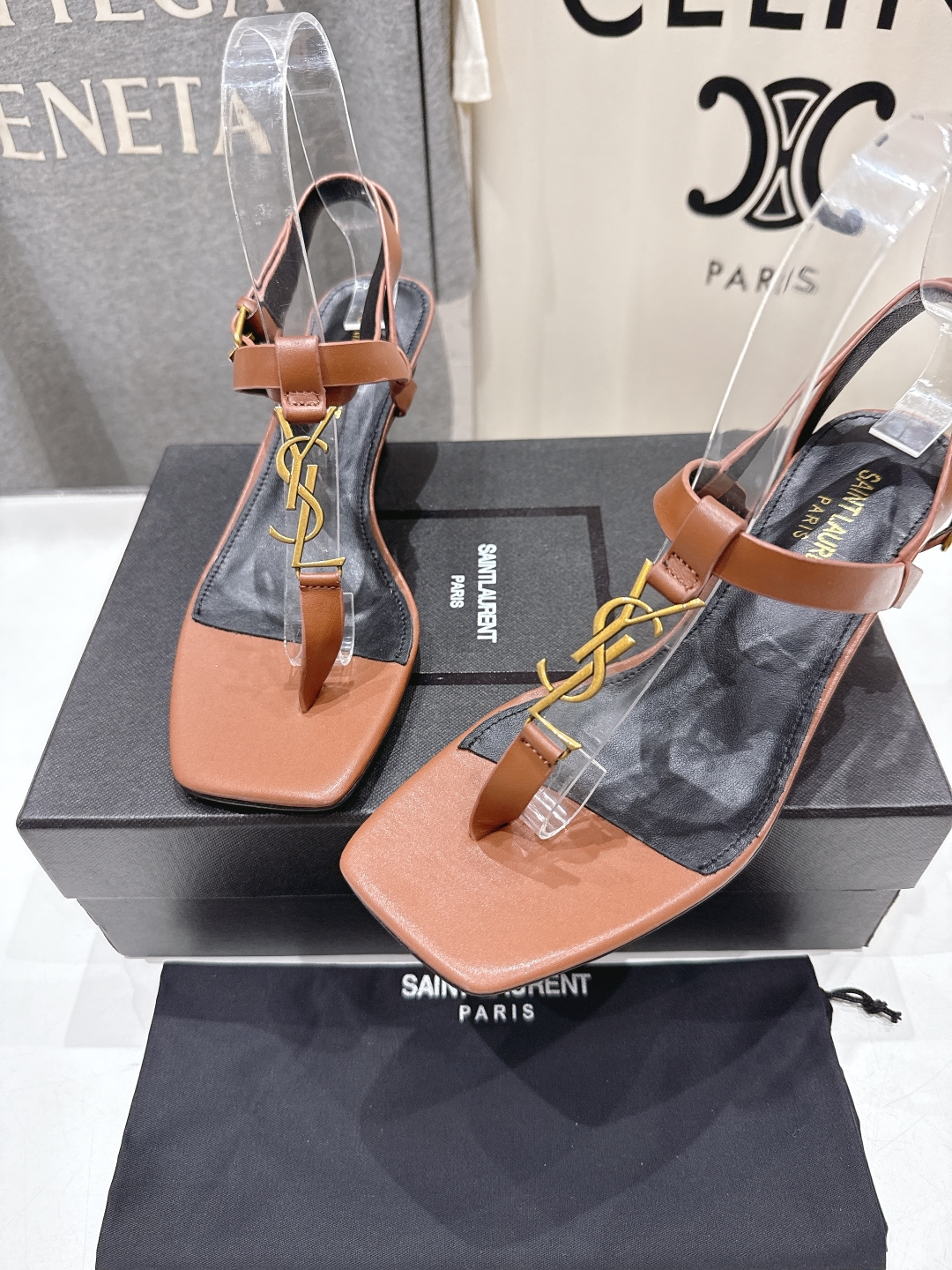 高版本出厂
 SAINT LAURENT*～圣罗兰ysl 25ss夏季全新走秀款小高跟夹脚凉鞋·全新鞋型