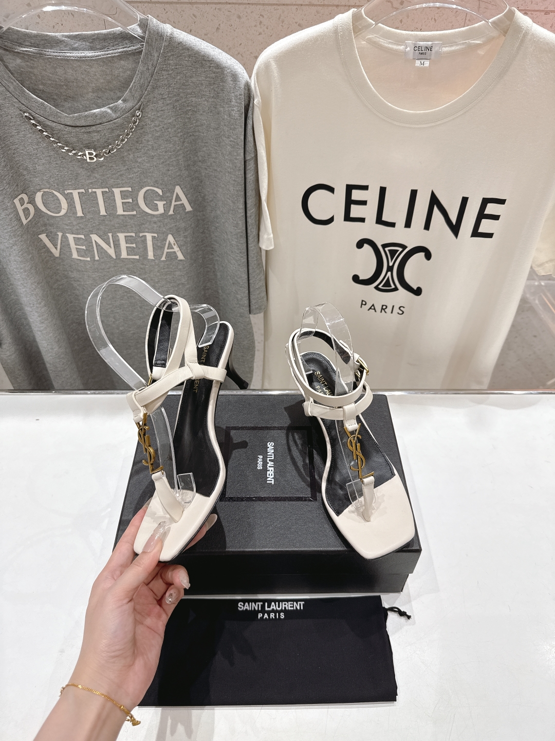 高版本出厂
 SAINT LAURENT*～圣罗兰ysl 25ss夏季全新走秀款小高跟夹脚凉鞋·全新鞋型