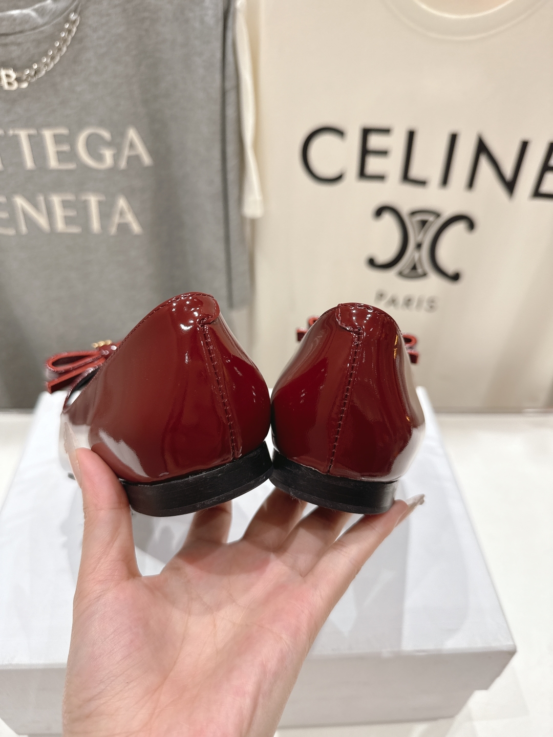 高版本出厂
 「CELINE」赛琳25ss·早春最美⚜️尖头蝴蝶结平底鞋玛丽珍单鞋～
思琳标志性的五金扣