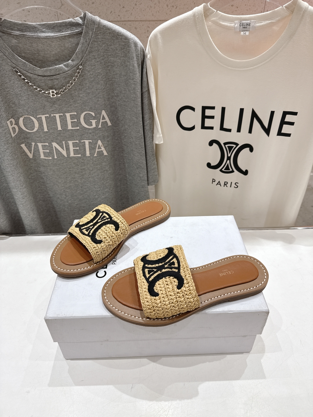 高版本出厂
 Celine*塞琳2025ss思琳初夏新款凯旋门Logo凉拖鞋
高级感十足  网红ins种