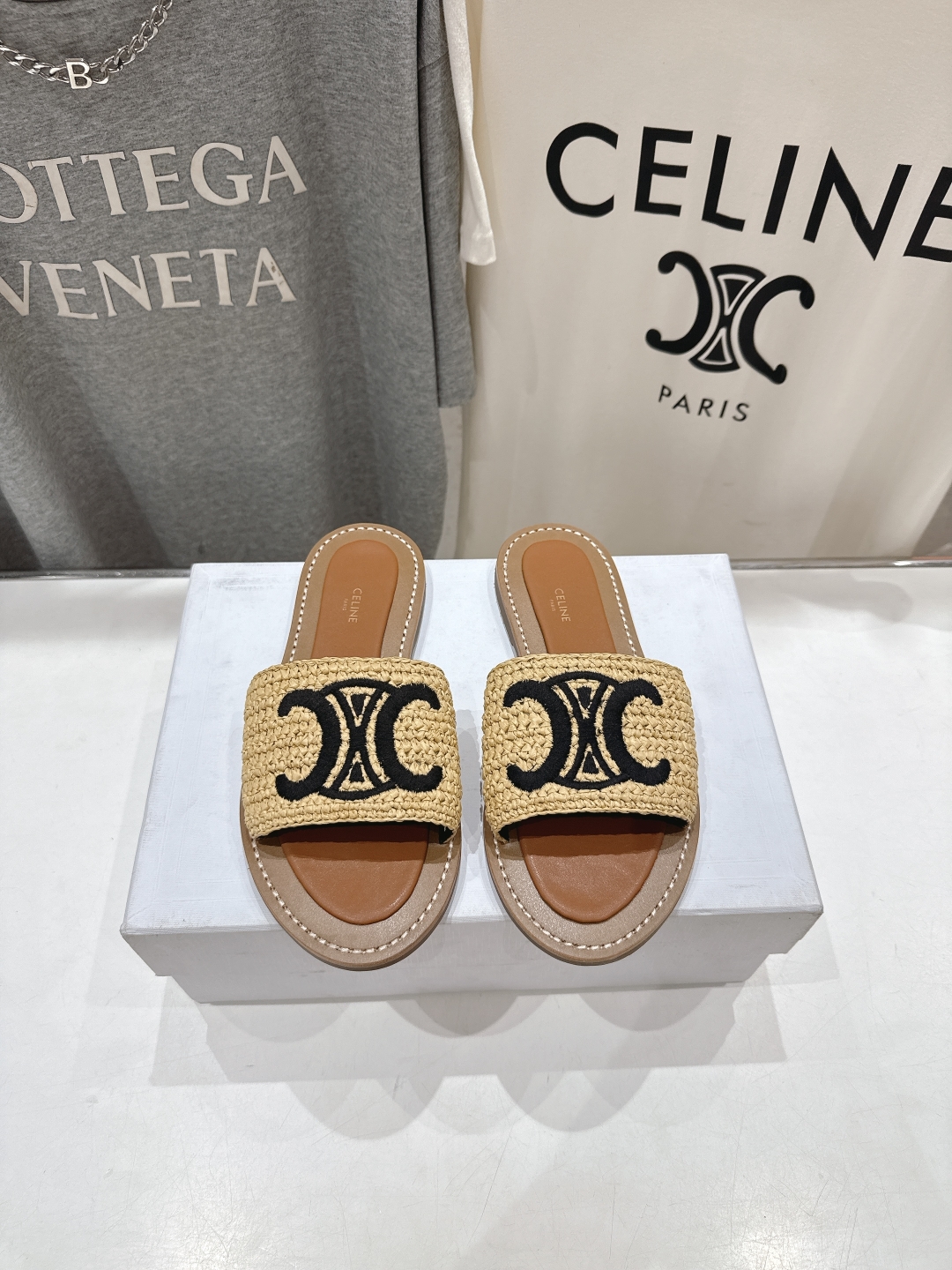 高版本出厂
 Celine*塞琳2025ss思琳初夏新款凯旋门Logo凉拖鞋
高级感十足  网红ins种