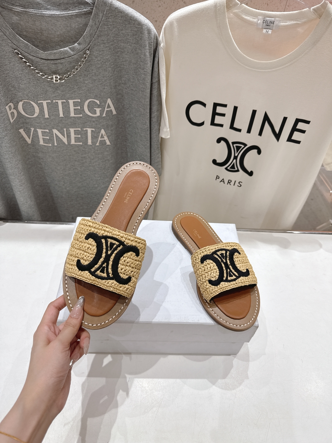 高版本出厂
 Celine*塞琳2025ss思琳初夏新款凯旋门Logo凉拖鞋
高级感十足  网红ins种