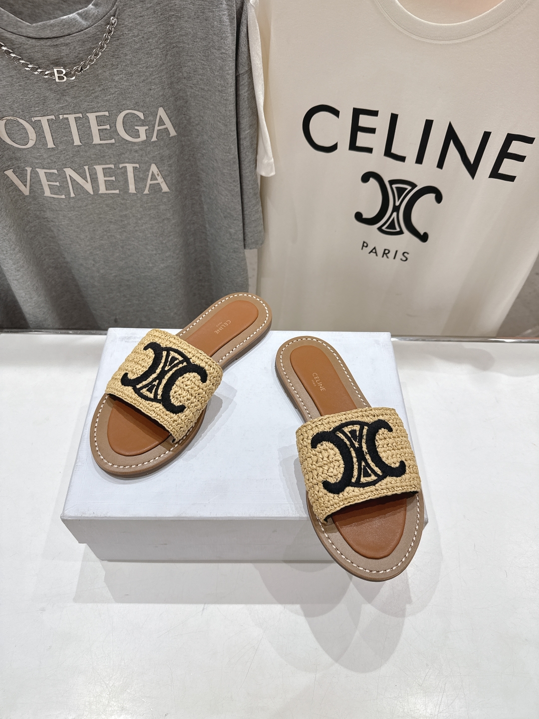 高版本出厂
 Celine*塞琳2025ss思琳初夏新款凯旋门Logo凉拖鞋
高级感十足  网红ins种