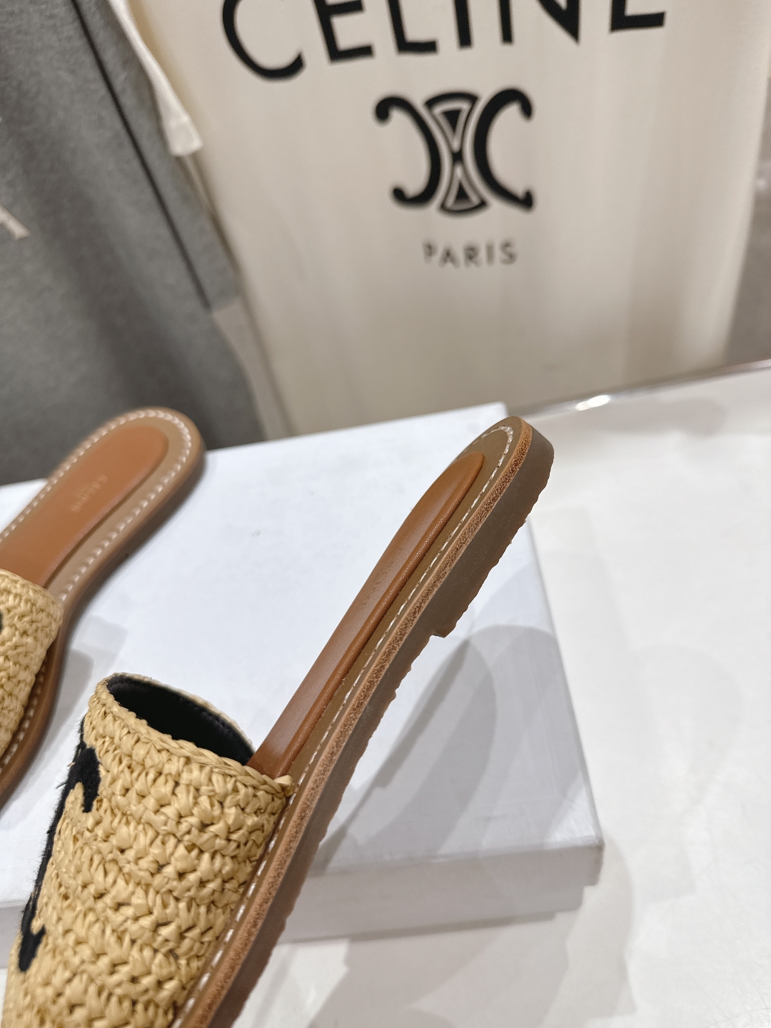 高版本出厂
 Celine*塞琳2025ss思琳初夏新款凯旋门Logo凉拖鞋
高级感十足  网红ins种