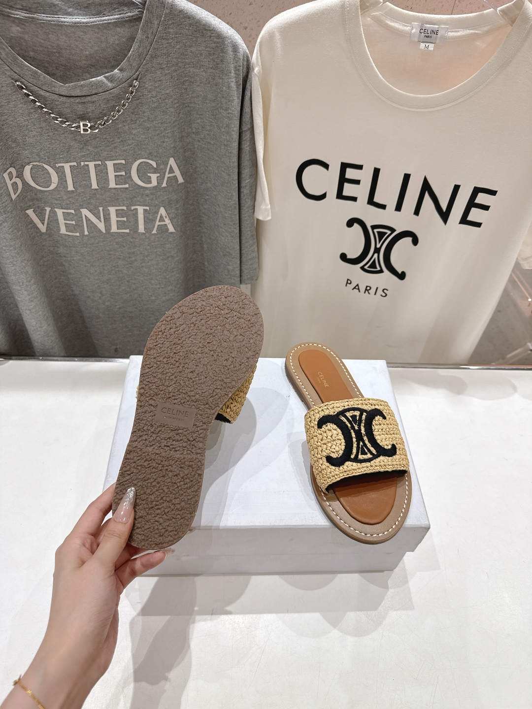 高版本出厂
 Celine*塞琳2025ss思琳初夏新款凯旋门Logo凉拖鞋
高级感十足  网红ins种