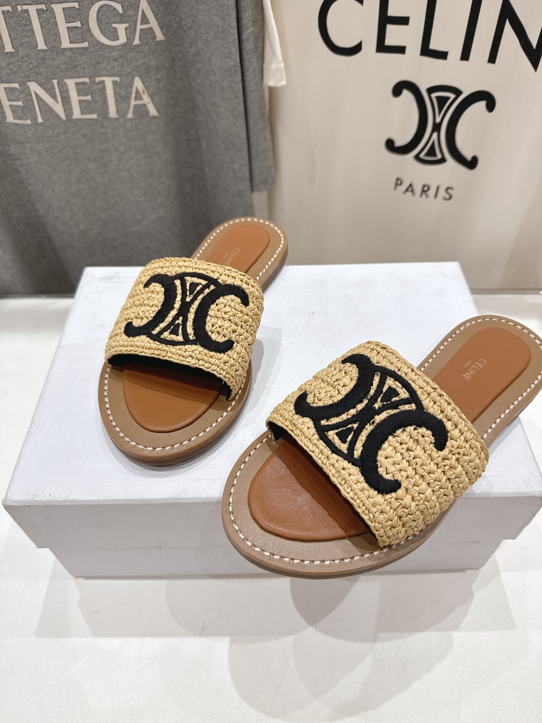 高版本出厂
 Celine*塞琳2025ss思琳初夏新款凯旋门Logo凉拖鞋
高级感十足  网红ins种
