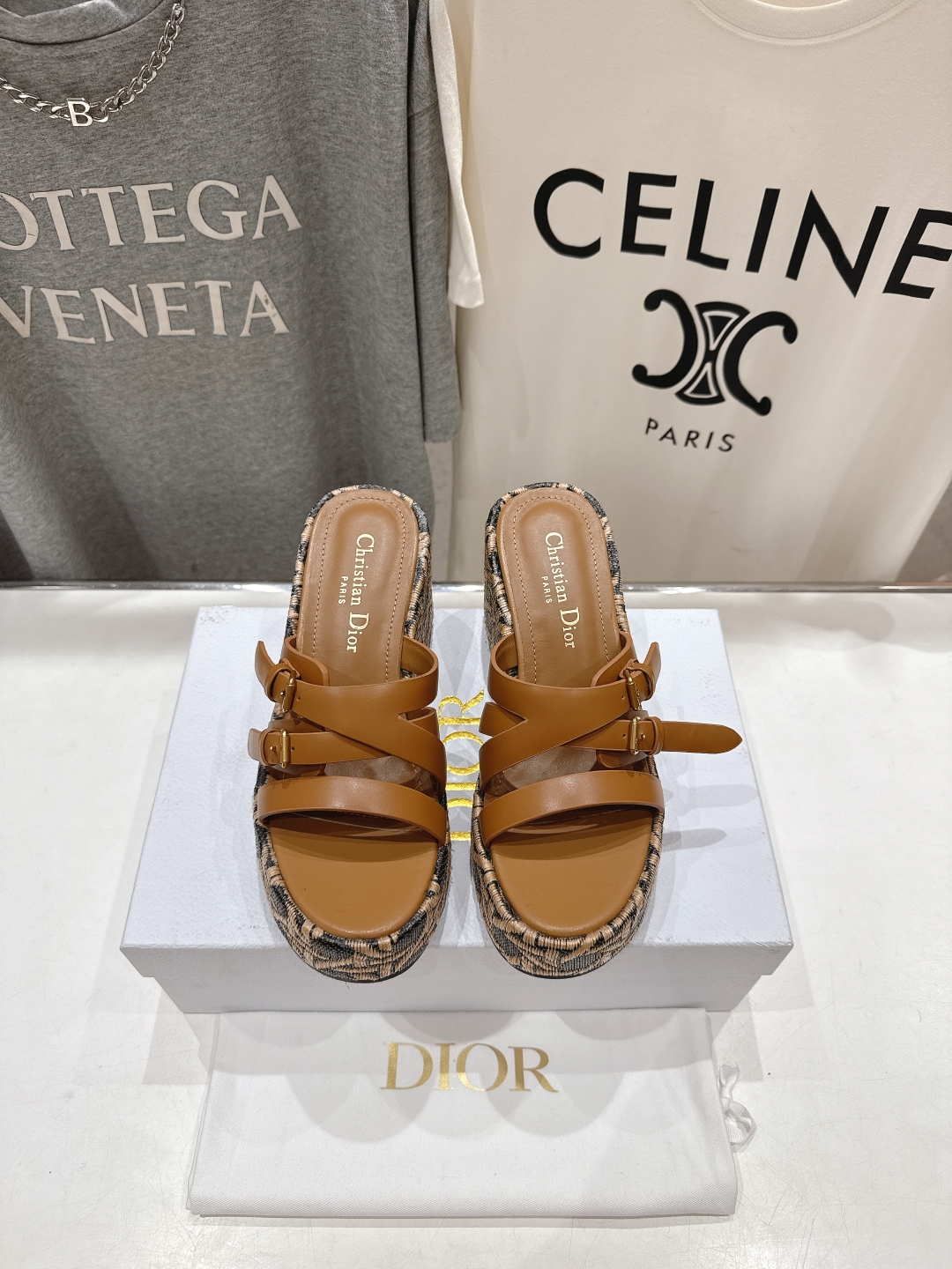高版本出厂
  Dior*迪奥D家2025ss春夏新款仙女风坡跟厚底拖鞋

11原版复刻 市面上最高版本