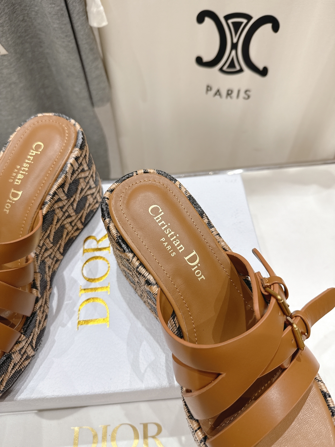 高版本出厂
  Dior*迪奥D家2025ss春夏新款仙女风坡跟厚底拖鞋

11原版复刻 市面上最高版本