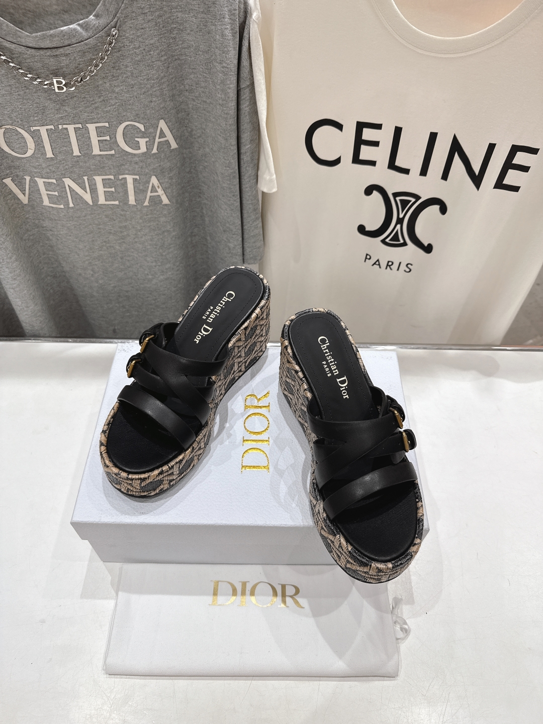 高版本出厂
  Dior*迪奥D家2025ss春夏新款仙女风坡跟厚底拖鞋

11原版复刻 市面上最高版本