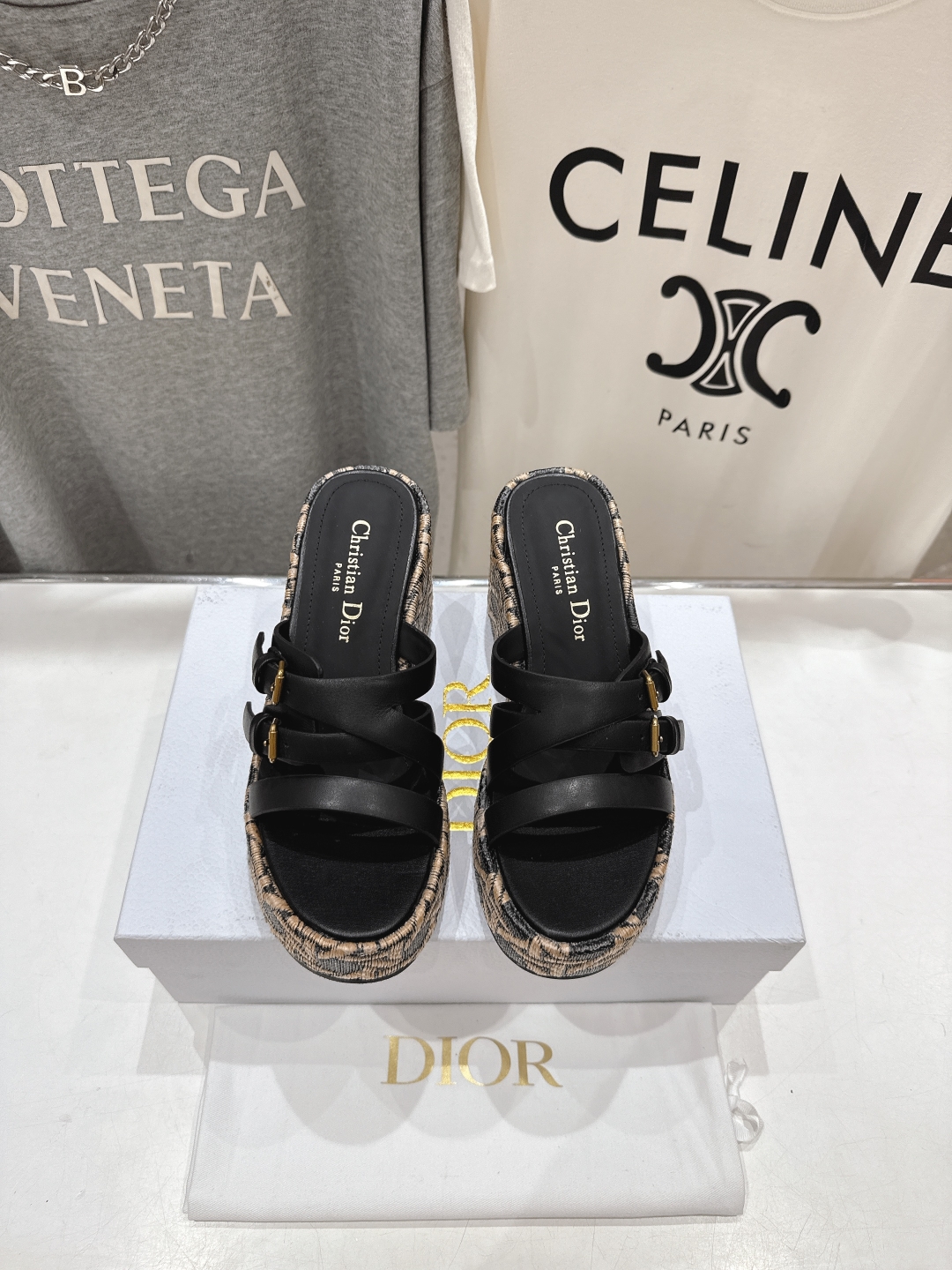 高版本出厂
  Dior*迪奥D家2025ss春夏新款仙女风坡跟厚底拖鞋

11原版复刻 市面上最高版本