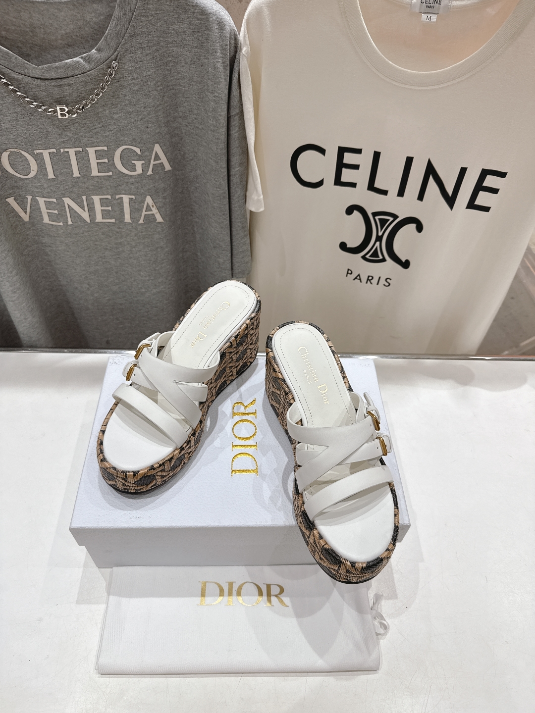 高版本出厂
  Dior*迪奥D家2025ss春夏新款仙女风坡跟厚底拖鞋

11原版复刻 市面上最高版本