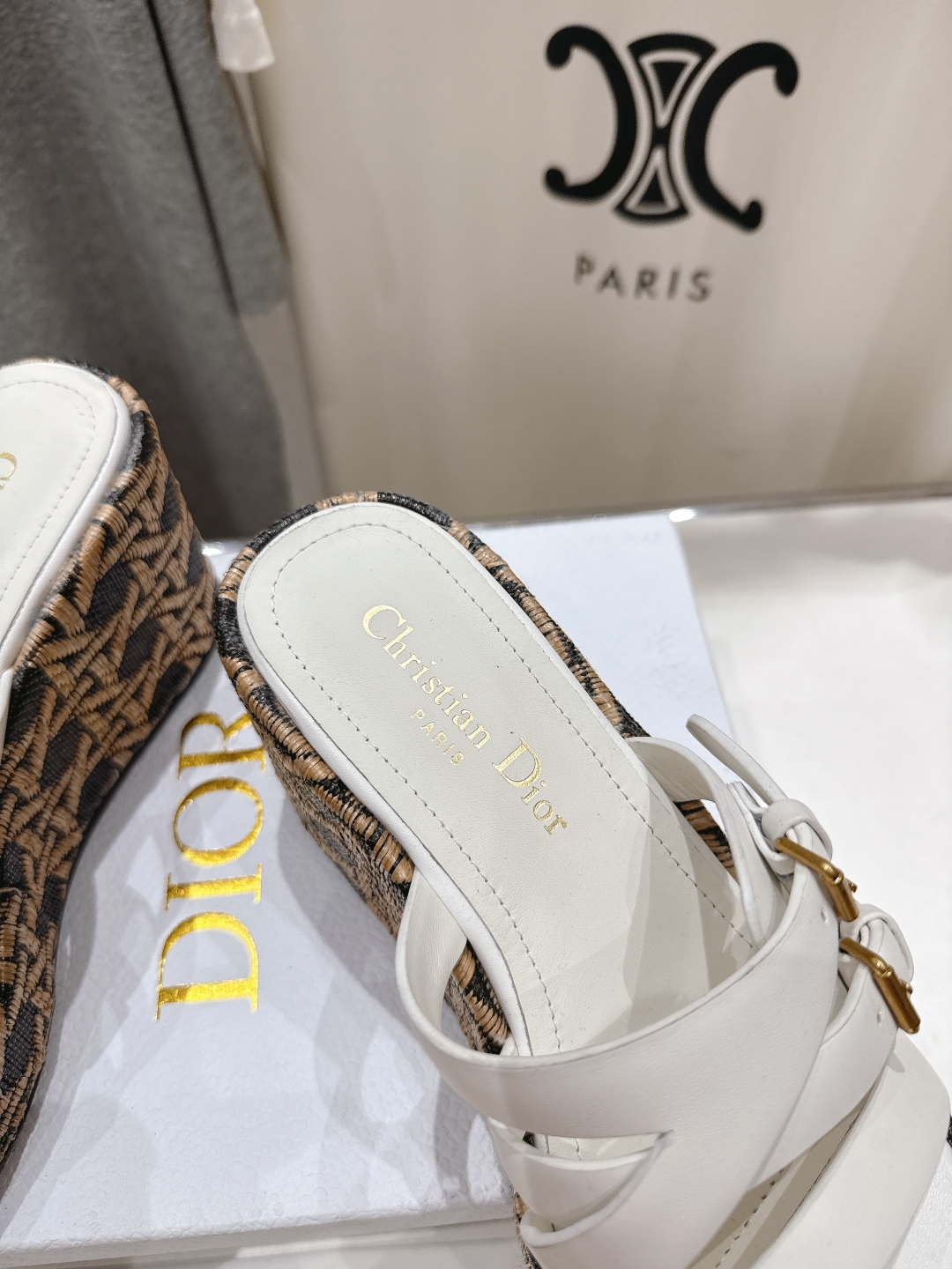 高版本出厂
  Dior*迪奥D家2025ss春夏新款仙女风坡跟厚底拖鞋

11原版复刻 市面上最高版本