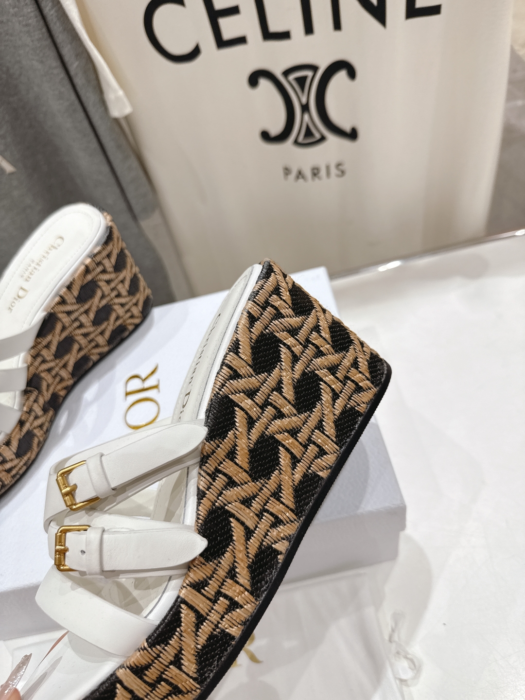 高版本出厂
  Dior*迪奥D家2025ss春夏新款仙女风坡跟厚底拖鞋

11原版复刻 市面上最高版本