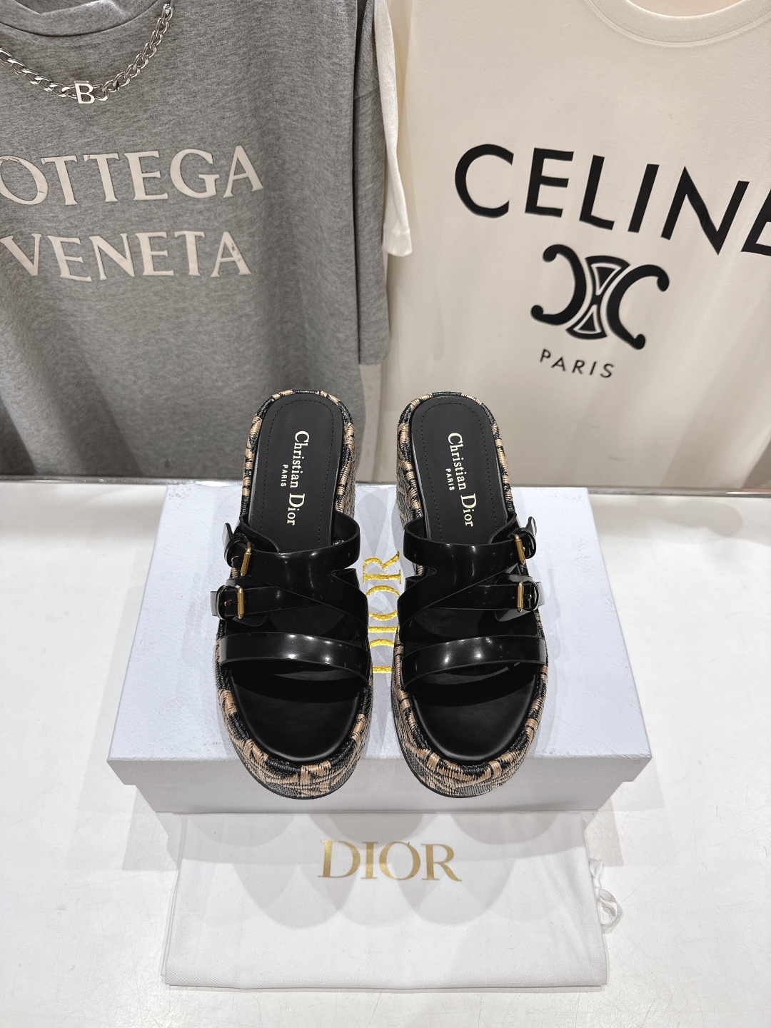 高版本出厂
  Dior*迪奥D家2025ss春夏新款仙女风坡跟厚底拖鞋

11原版复刻 市面上最高版本