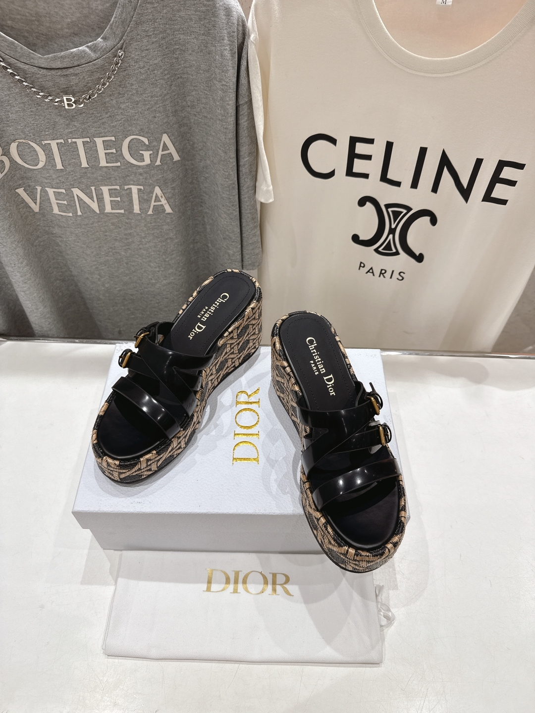 高版本出厂
  Dior*迪奥D家2025ss春夏新款仙女风坡跟厚底拖鞋

11原版复刻 市面上最高版本
