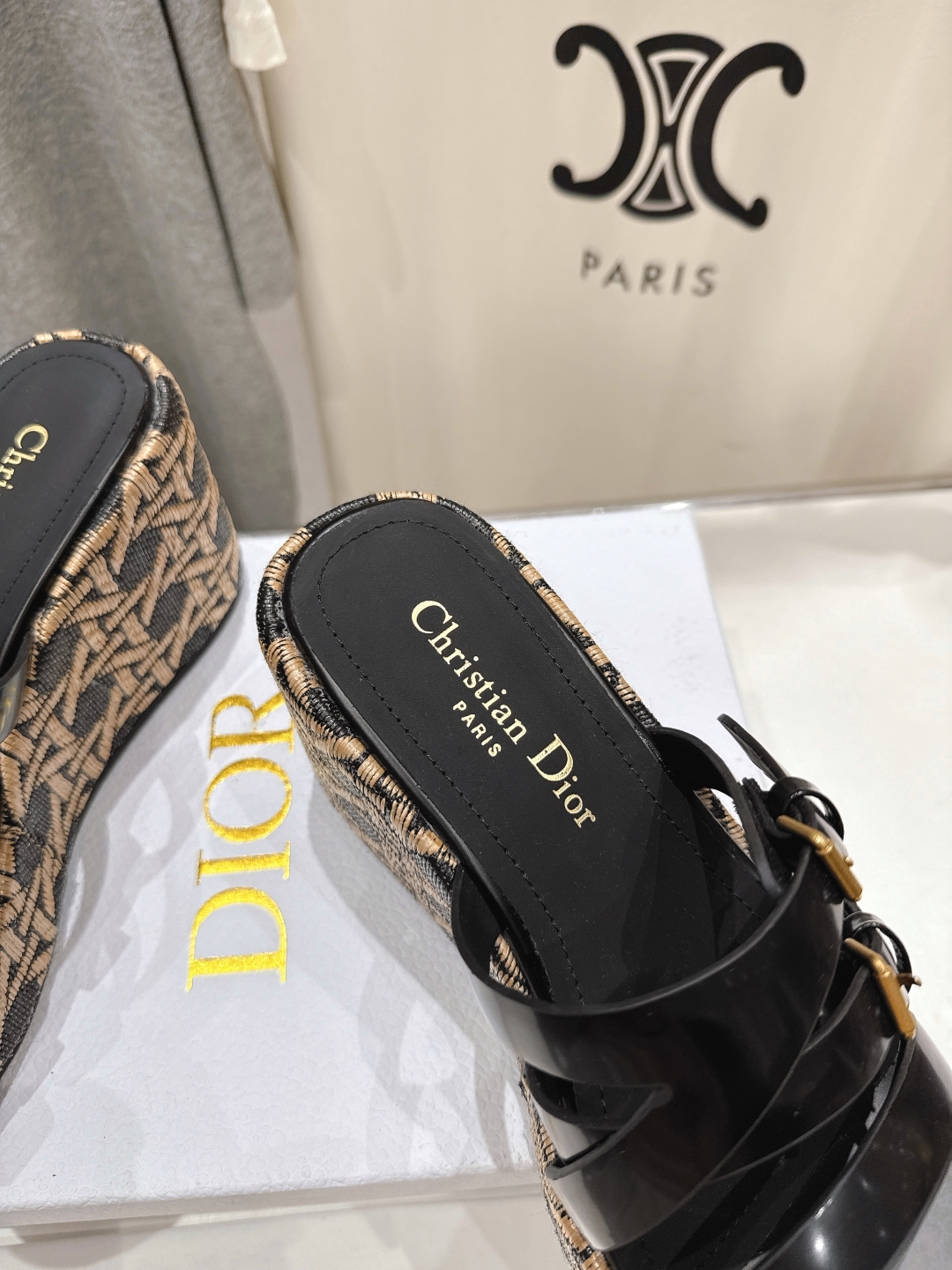 高版本出厂
  Dior*迪奥D家2025ss春夏新款仙女风坡跟厚底拖鞋

11原版复刻 市面上最高版本