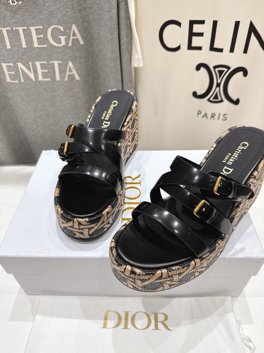 高版本出厂
  Dior*迪奥D家2025ss春夏新款仙女风坡跟厚底拖鞋

11原版复刻 市面上最高版本