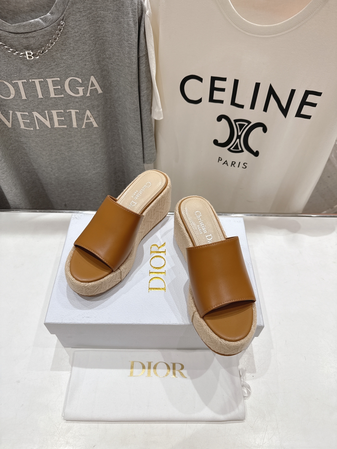 高版本出厂
  Dior*迪奥D家2025ss春夏新款仙女风坡跟厚底拖鞋

11原版复刻 市面上最高版本