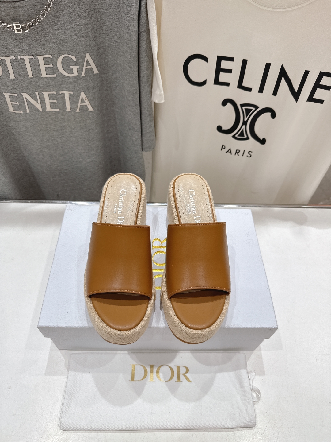高版本出厂
  Dior*迪奥D家2025ss春夏新款仙女风坡跟厚底拖鞋

11原版复刻 市面上最高版本