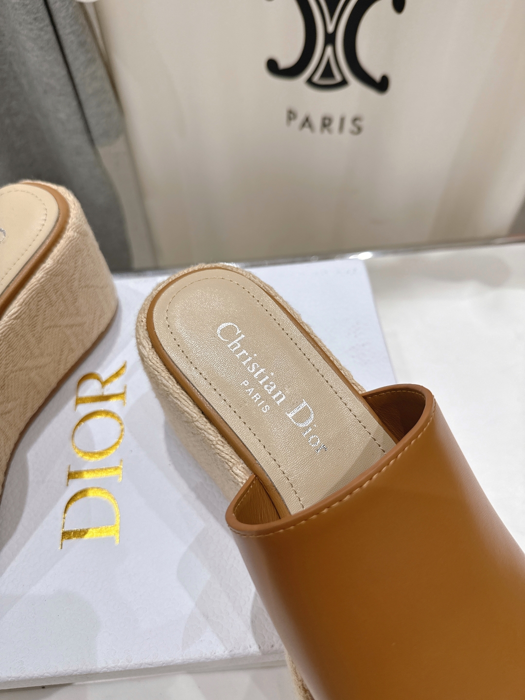 高版本出厂
  Dior*迪奥D家2025ss春夏新款仙女风坡跟厚底拖鞋

11原版复刻 市面上最高版本