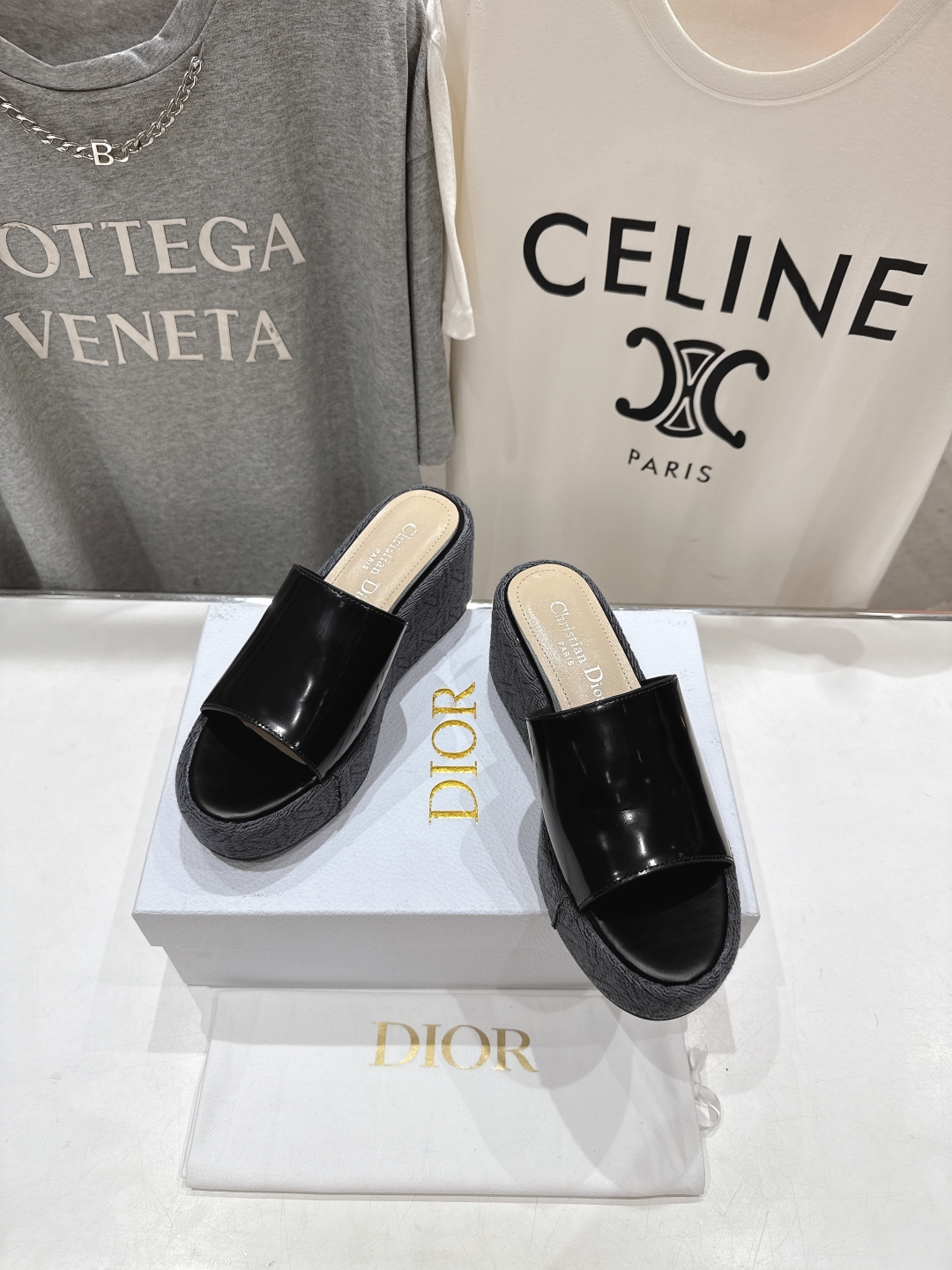 高版本出厂
  Dior*迪奥D家2025ss春夏新款仙女风坡跟厚底拖鞋

11原版复刻 市面上最高版本