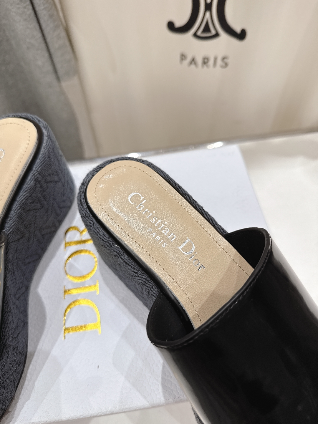 高版本出厂
  Dior*迪奥D家2025ss春夏新款仙女风坡跟厚底拖鞋

11原版复刻 市面上最高版本