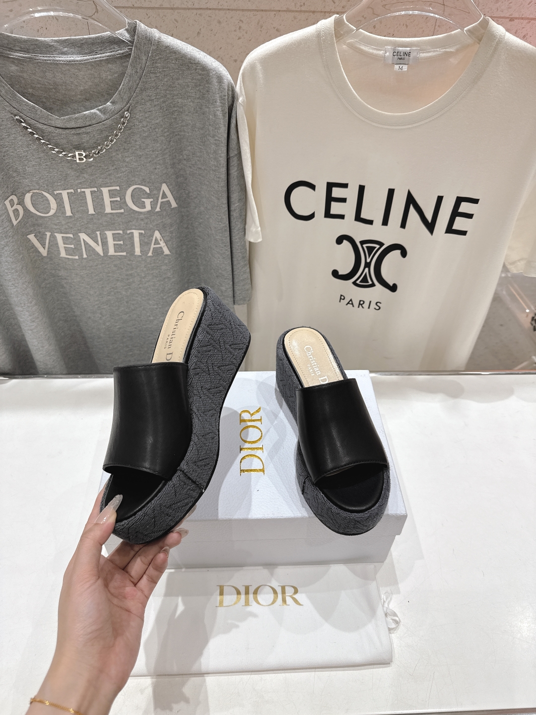 高版本出厂
  Dior*迪奥D家2025ss春夏新款仙女风坡跟厚底拖鞋

11原版复刻 市面上最高版本