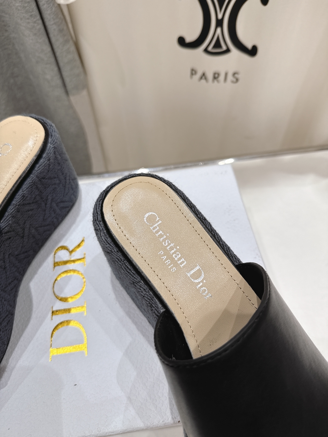 高版本出厂
  Dior*迪奥D家2025ss春夏新款仙女风坡跟厚底拖鞋

11原版复刻 市面上最高版本